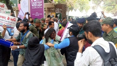 ব্র্যাক ব্যাংকের চাকুরিচ্যুত কর্মীদের মারধর