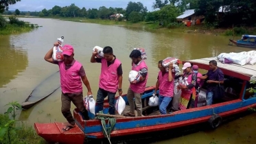 বন্যাকবলিত ৪,৫০০ পরিবারের পাশে ব্র্যাক ব্যাংক